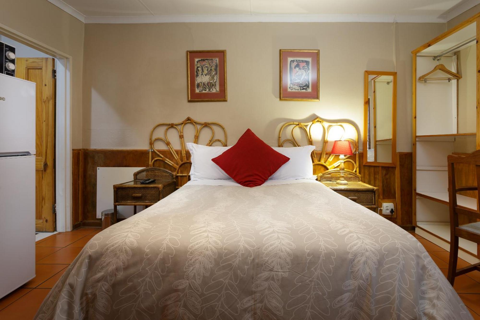 Horse And Mill Guesthouse Colesberg Exterior foto